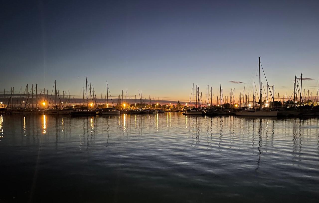Studio - Les Pieds Dans L'Eau Agreable En Toutes Saisons 4 Couchages - Climatisation - Parking Prive - Piscine Sur Mer - Vue Magnifique Et Rare - Situation Optimum - Les Argonautes - Ile Des Pecheurs - Cap D'Agde Kültér fotó